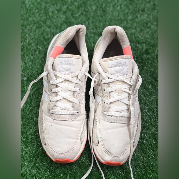 Adidas
(WMNS) adidas Retrorun 'White Signal Coral'‎ EH1858 Size 6.5 - Picture 8 of 8